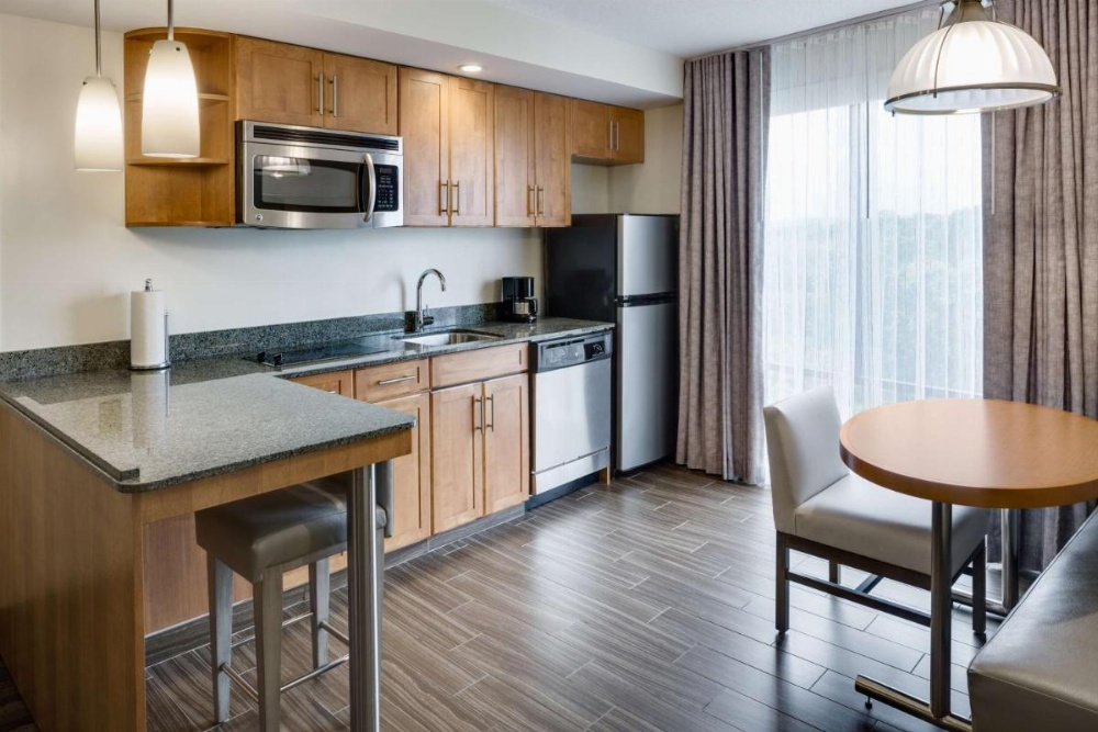 One-Bedroom Queen Suite with Two Queen Beds